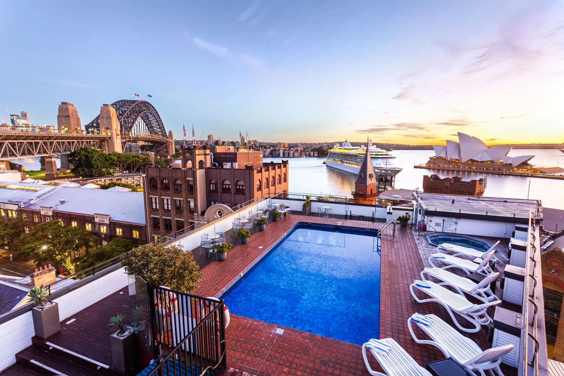 Sydney Harbor Hotel